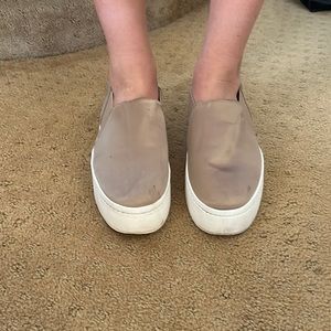 Vince bronze classic 7.5 super cute almost brand nee